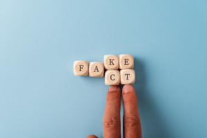 Blocks with letters spelling "Fake/Fact" | Featured Image for the Debunking Sleep Myths blog on Wenatex.